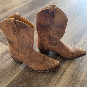 Women’s size 9B Old Gringo boots. Bought on Poshmark and they don’t fit me!